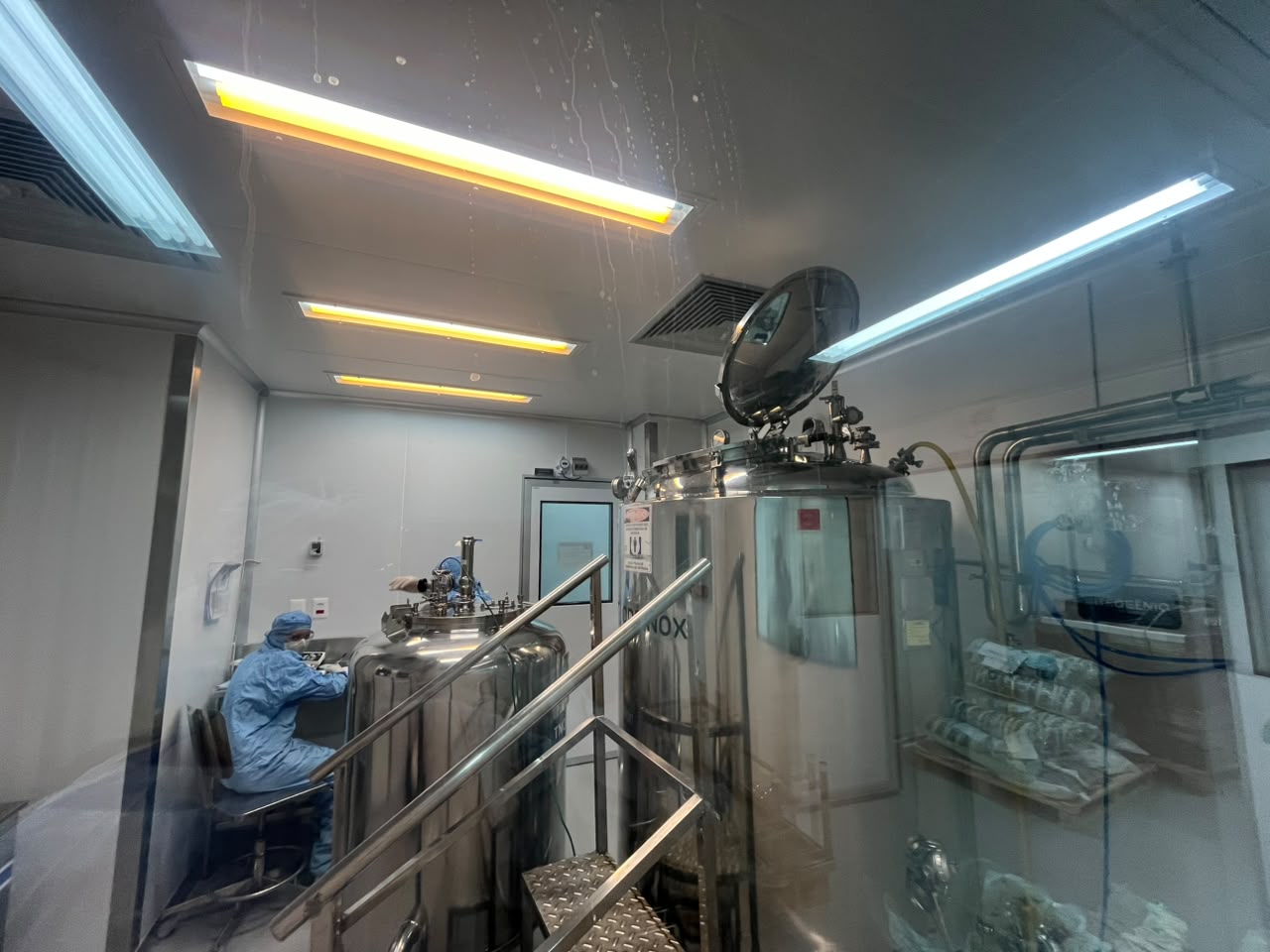 Revestimento epóxi em instalação farmacêutica